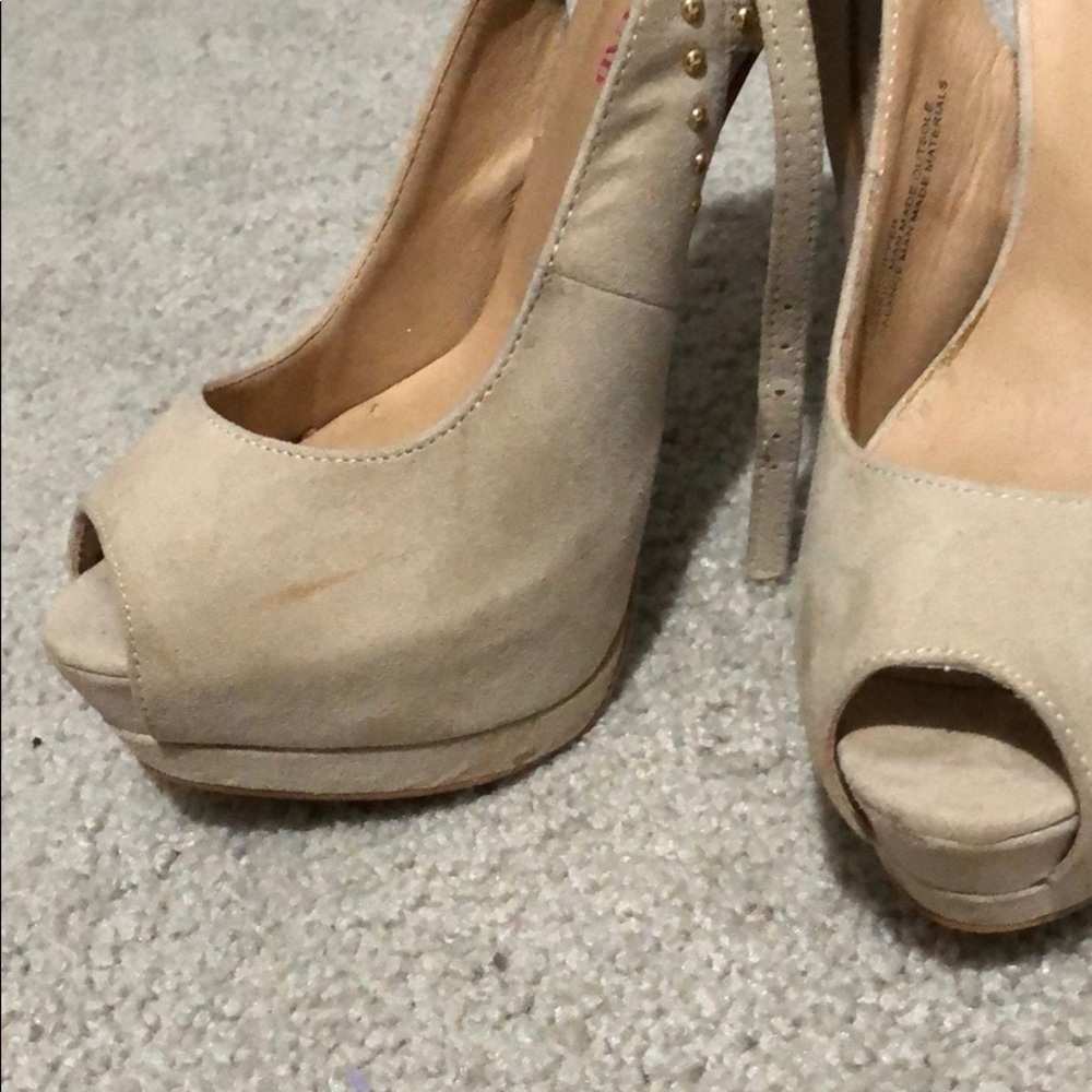Shoes - Picture 3 of 5